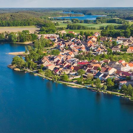 Nad Jeziorem Kochle Pszczew Bagian luar foto