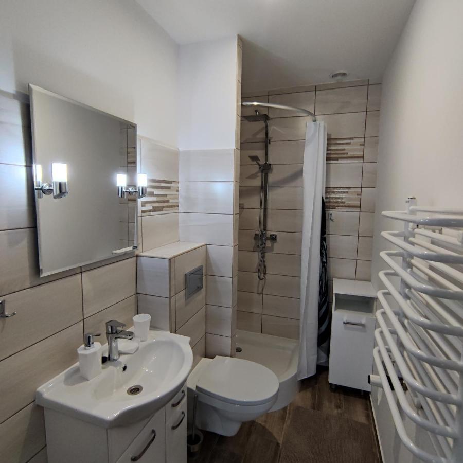 Nad Jeziorem Kochle Pszczew Bagian luar foto